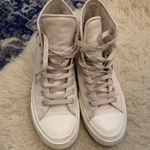 Great condition! light pink converse sz 8.5